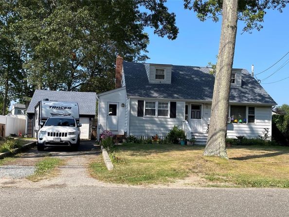 323 Grand Avenue, Lindenhurst NY 11757