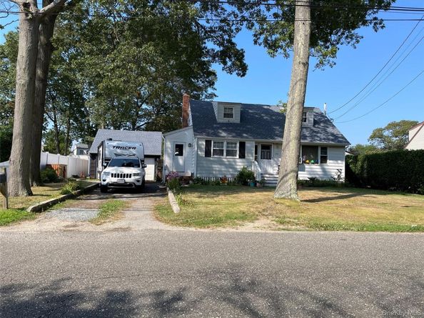 323 Grand Avenue, Lindenhurst NY 11757