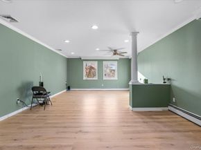 10 Faulkner Lane, Dix Hills NY 11746