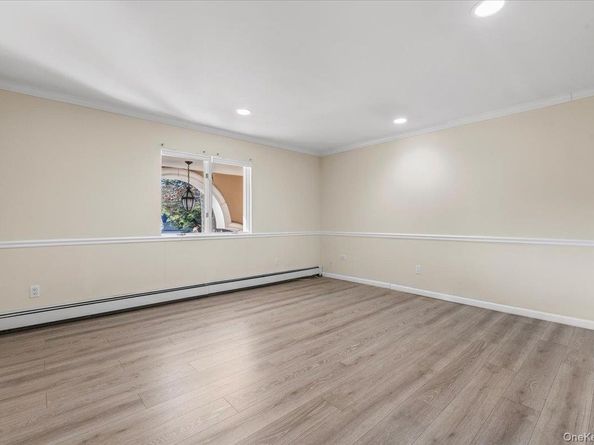 10 Faulkner Lane, Dix Hills NY 11746