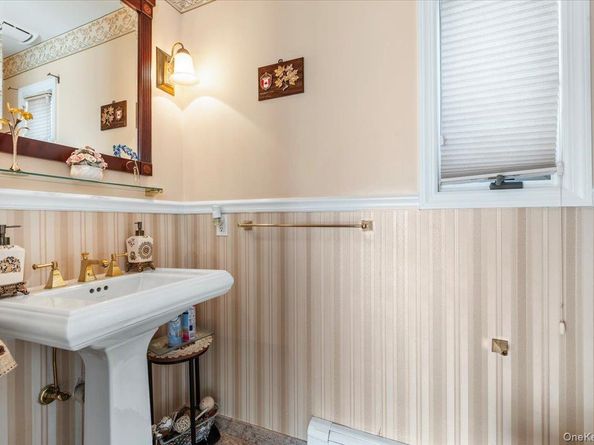 10 Faulkner Lane, Dix Hills NY 11746