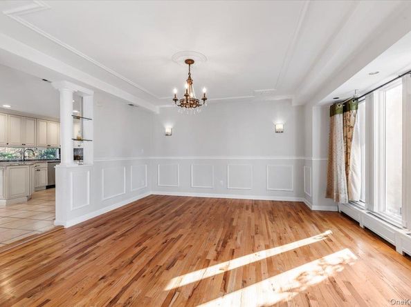 10 Faulkner Lane, Dix Hills NY 11746