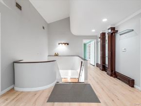 10 Faulkner Lane, Dix Hills NY 11746