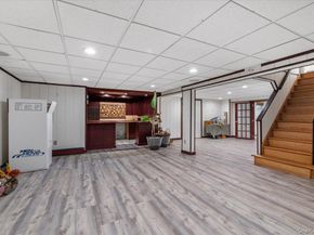 10 Faulkner Lane, Dix Hills NY 11746