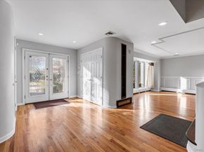 10 Faulkner Lane, Dix Hills NY 11746