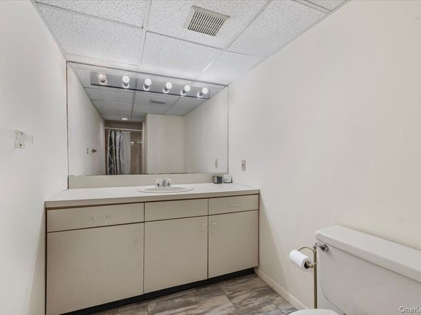 10 Faulkner Lane, Dix Hills NY 11746