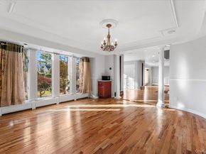 10 Faulkner Lane, Dix Hills NY 11746