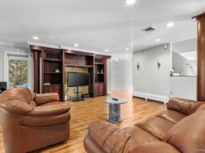 10 Faulkner Lane, Dix Hills NY 11746