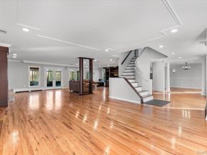10 Faulkner Lane, Dix Hills NY 11746