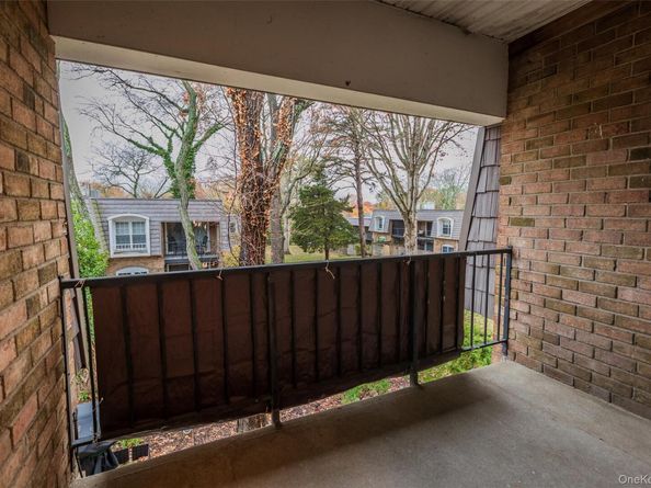 655 Middle Country Road 5C2, Coram NY 11727