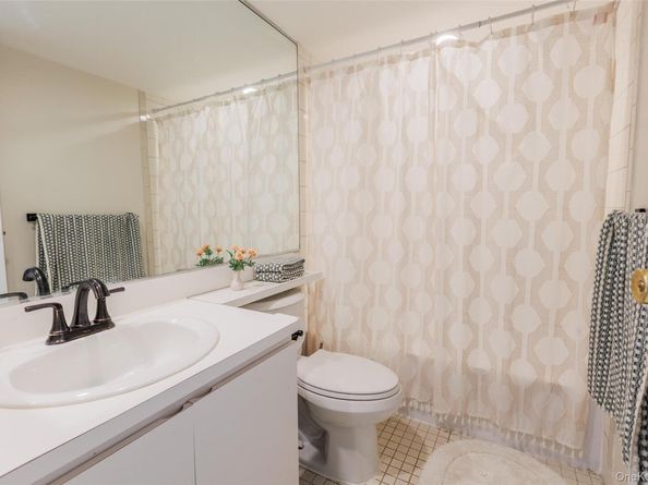 655 Middle Country Road 5C2, Coram NY 11727