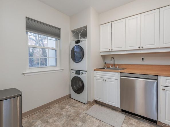 655 Middle Country Road 5C2, Coram NY 11727