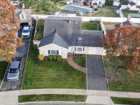 126 Swan Lane, Levittown NY 11756