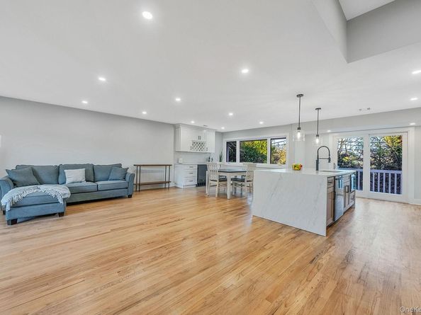 64 Hedgerow Lane, Jericho NY 11753