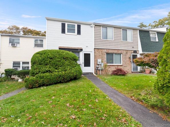 231 Hill Rise, Calverton NY 11933