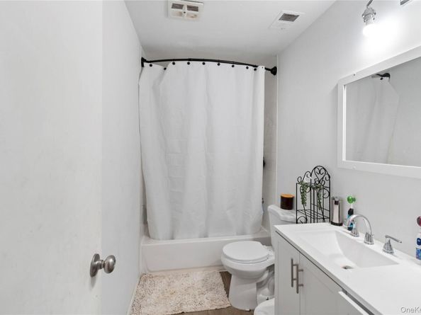 231 Hill Rise, Calverton NY 11933