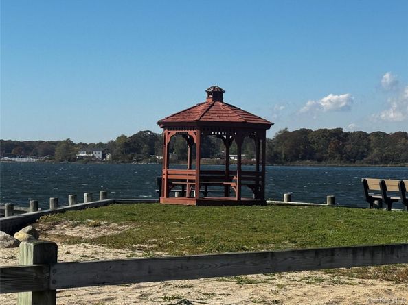 14 Beverly Court, Moriches NY 11955