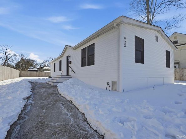 923 E Main Street, Riverhead NY 11901