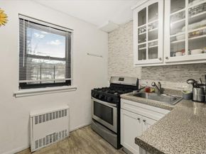 204-15 Foothill Avenue B44, Hollis NY 11423