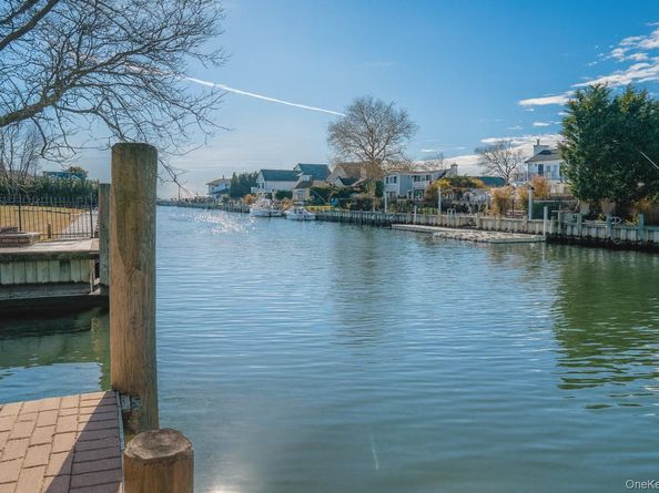 130 Wampum Lane, West Islip NY 11795