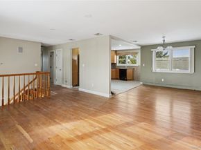 4274 Broadway, Island Park NY 11558