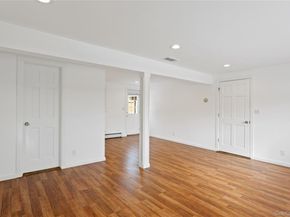 4274 Broadway, Island Park NY 11558