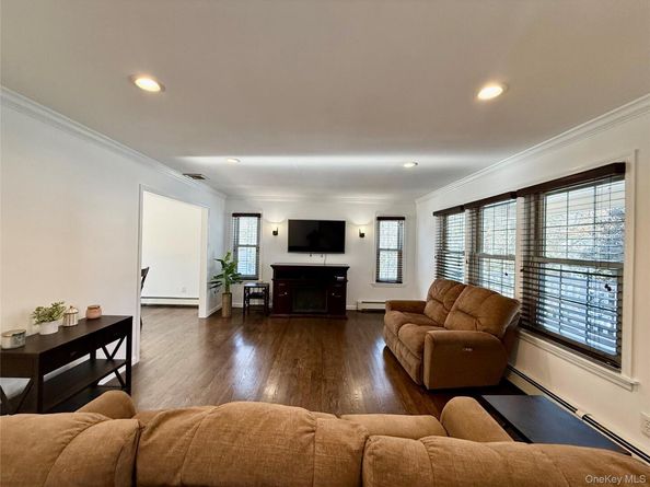 4 Sheila Court, Manorville NY 11949