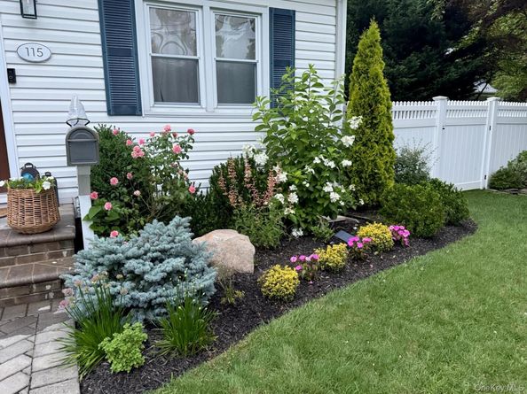 115 Academy Street, Bayport NY 11705