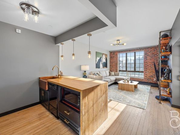 25-25 Newtown Avenue 4B, Astoria NY 11102