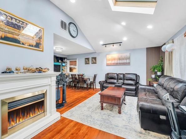 1810 N Jerusalem Road, North Bellmore NY 11710