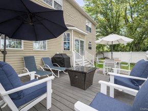 24 Ridge Court, Hauppauge NY 11788