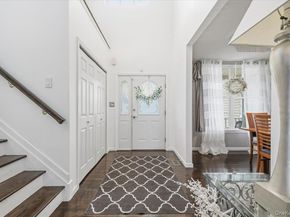 24 Ridge Court, Hauppauge NY 11788