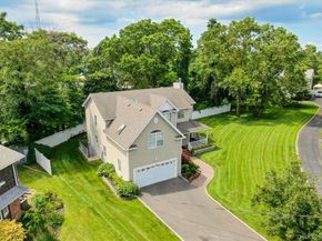 24 Ridge Court, Hauppauge NY 11788