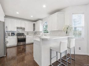 24 Ridge Court, Hauppauge NY 11788