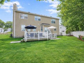 24 Ridge Court, Hauppauge NY 11788