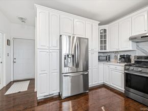 24 Ridge Court, Hauppauge NY 11788