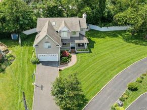 24 Ridge Court, Hauppauge NY 11788