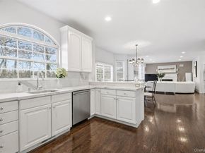 24 Ridge Court, Hauppauge NY 11788