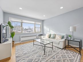 324 Post Avenue 8F, Westbury NY 11590