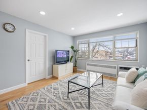 324 Post Avenue 8F, Westbury NY 11590