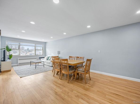 324 Post Avenue 8F, Westbury NY 11590