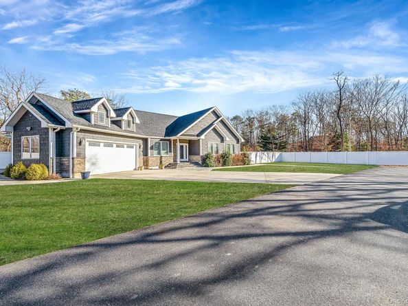 48A Middle Island Avenue, Medford NY 11763