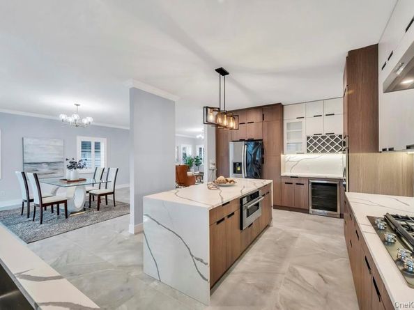 185 9th Street, Hicksville NY 11801