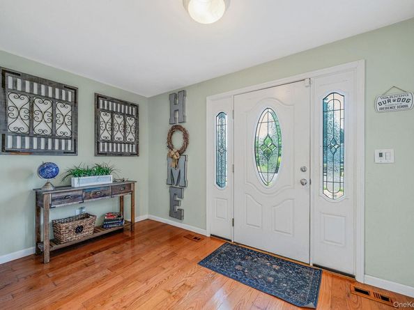 29 North Plaza, Amity Harbor NY 11701