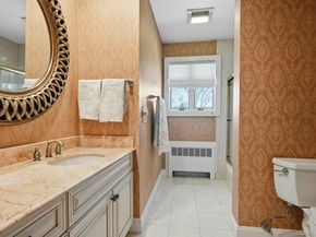 205 Oak Neck Lane, West Islip NY 11795