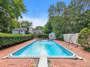 5 Meroke Court, Huntington Station NY 11746