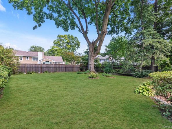 5 Meroke Court, Huntington Station NY 11746