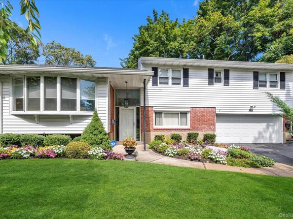 5 Meroke Court, Huntington Station NY 11746