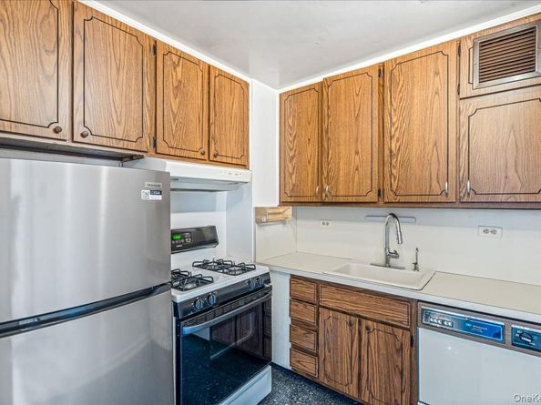 18-15 215th Street 15B, Bayside NY 11360