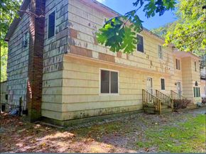 8 Hidden Path, Quogue NY 11959